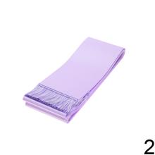 Farebná látková stuha s čipkovým okrajom.