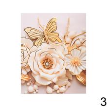 Darčeková taška s kvetmi a motýľmi.