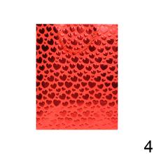 Darčeková taška s motívom srdiečok v rôznych farbách.