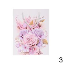 Darčeková taška s kvetinovým vzorom a glitrami.