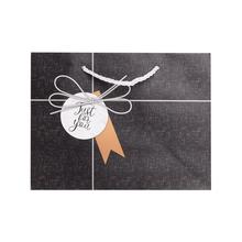 Darčeková taška s rôznymi vzormi.