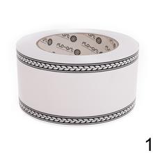 Smútočná stuha s čiernym vzorom.