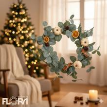 Vianočný veniec z eukalyptu s priemerom 42 cm.