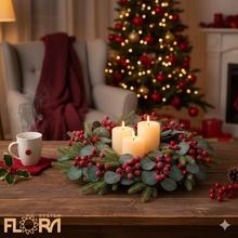 Vianočný veniec s červenými bobuľami a eukalyptom.