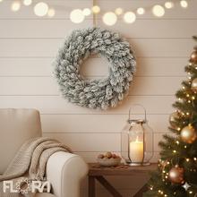 Osnežený vence čečiny s priemerom 40 cm.