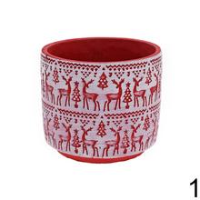 Obal na kvetináč s vianočným motívom jelene a stromčekov.