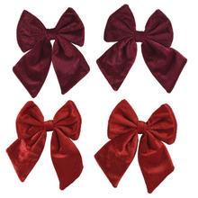 Súprava mašlí v bordovej a červenej farbe na karte.