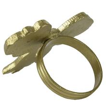 Zlatá obrúčka na servítky v tvare mašle.