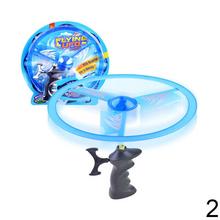 Lietajúci disk so svetelným efektom v rôznych farbách.