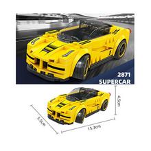 Žlté športové auto z technických blokov, 143 dielne, s nálepkami.