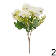 Kytica divých ruží s drobnými kvetmi a zeleňou, mix farieb.