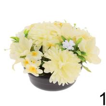 Miska zdobená ľaliami a drobnými kvetmi v mixe farieb.