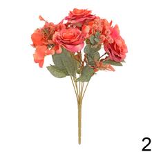 Kytica umelých ruží v jesenných farbách.