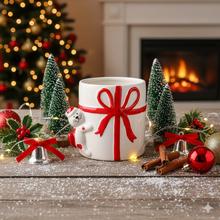 Obal s mašľou v bielej farbe s červenou mašľou a mačkou.