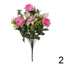 Kytica umelých kvetov s ružami a ľaliami v mixe farieb.