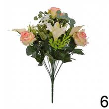 Kytica umelých kvetov s ružami a ľaliami v mixe farieb.