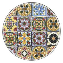 Príručný stôl Braga s oceľovou konštrukciou a farebným vrchom.