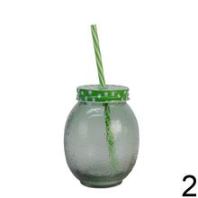 Pohár na vodu sklo so slamkou v štyroch farbách.