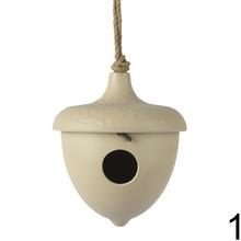 Kŕmidlo pre vtáky z bambusu v rôznych farbách.