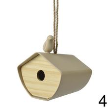 Kŕmidlo pre vtáky z bambusu v štyroch farbách.