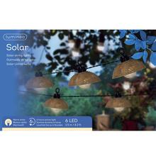 Solárne párty osvetlenie z prútia s lampášmi.