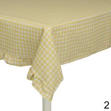 Obrus z polyesteru a bavlny v rôznych farbách.