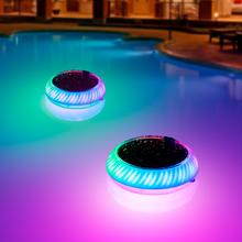 Solárne plastové svetlo s meniacou sa farbou.