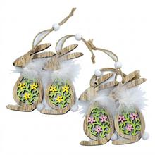 Drevené zajačiky na zavesenie s kvetinovým vzorom.