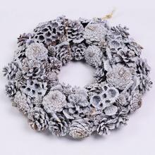 Bílý šiškový věnec s lotosem, průměr 34 cm.