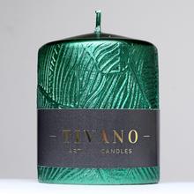 Zelená vánoční svíčka TIVANO s ornamentem.