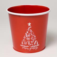 Červený plechový obal s vánočním motivem.