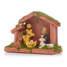 Vánoční betlém s figurkami a zvířaty.