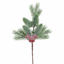 Umělá větvička čečiny se zasněženými červenými bobulemi.