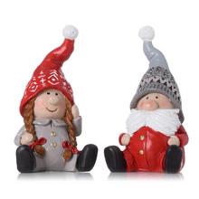 Keramický skřítek v šedých a červených barvách.