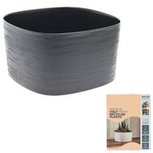 Černý čtvercový obal RODI 37 vyrobený z recyklovaného plastu.