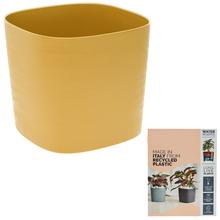 Obal Capri v barvě okrové, čtvercový design, vyrobený z recyklovaného plastu.