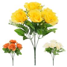 Kytice umělých růží v mixu barev.