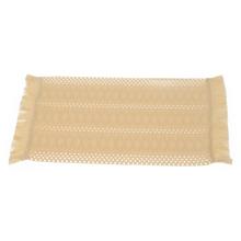 Ubrousek na stůl v krémové barvě s texturou.