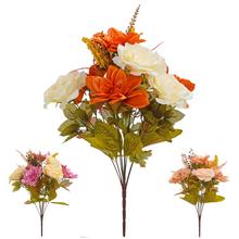 Kytice umělých květin s růžemi a dahlia v mixu barev.