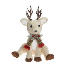 Sedící jelen s parohy a šálou, vánoční dekorace.