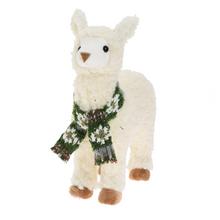 Stojící bílá alpaka se zeleným šálkem.