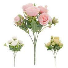 Kytice umělých růží v mixu barev.