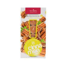 Svíčky s vůní skořice a jablek, balení 18 kusů.