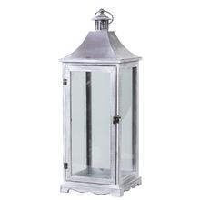 Šedý lampáš ze dřeva a kovu s průhlednými skleněnými panely.