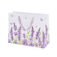 Dárková taška s motivem levandule a motýlů.