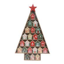 Adventní kalendář ve tvaru stromečku s červenými a zelenými domečky.