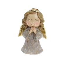 Šedý anděl v modlící pozici se zlatými detaily.