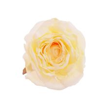 Umělá bílá růže o průměru 6 cm.