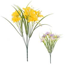 Kytice jarní květy se zeleným mixem.