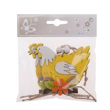 Dřevěný závěs s motivem žlutých kuřat.